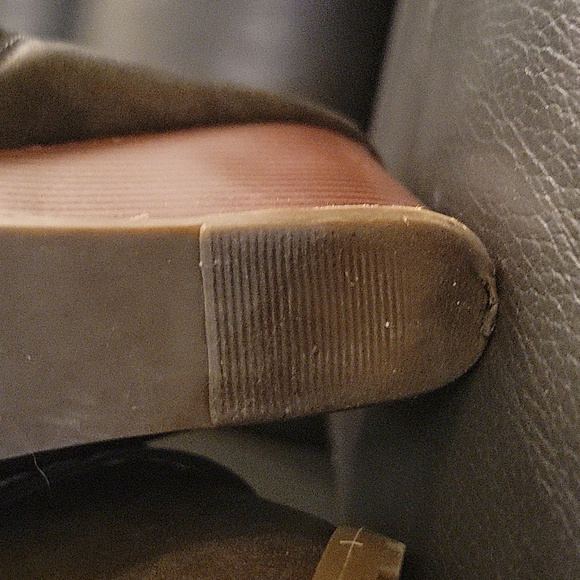 Women's booties size 8.5. - Picture 8 of 8